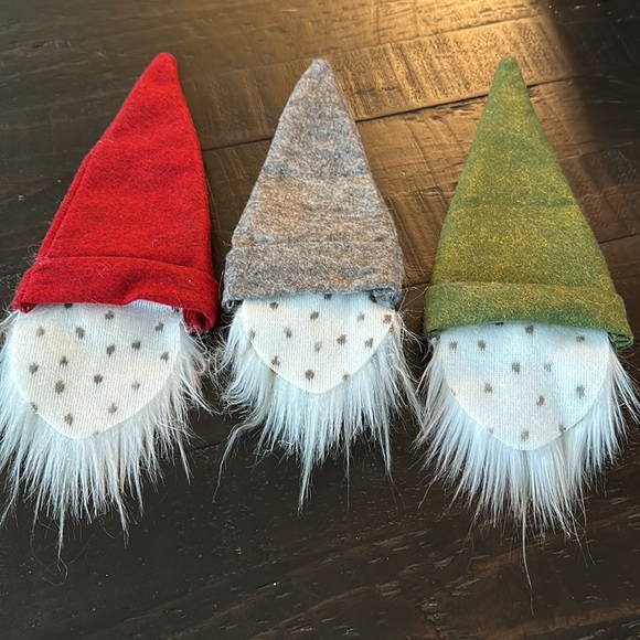 Set of 3 Gnome Bottle Toppers- NWOT - Picture 2 of 3